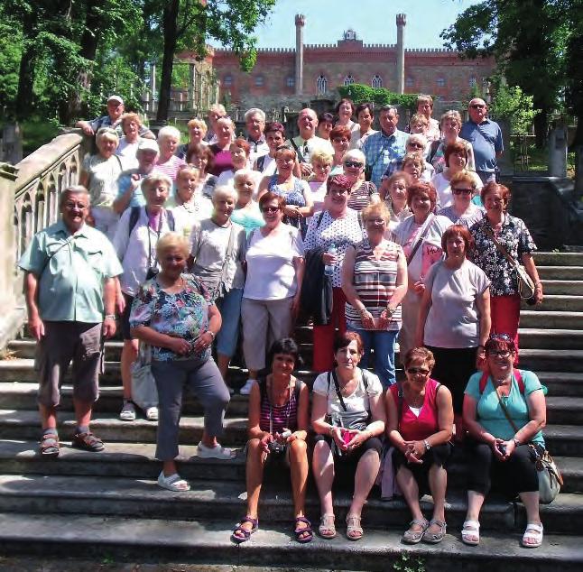 zprávy Klub seniorů ukončil zájezdovou sezónu V minulých dnech si na sto našich členů na "tajném" výletě prohlédlo zámek Humprecht a Staré hrady na Jičínsku.