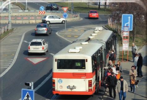 po vážné nehodě zlikvidován již v roce 1995. 3.4 Autobusy v PID Na území města je provozována v rámci PID městská a příměstská autobusová doprava.
