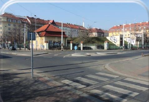 Na křižovatce Ke Smíchovu Na Křenkově (Praha 5) došlo ke zvýšení výškové úrovně ulice Na Křenkově s vytvořením místa pro přecházení.