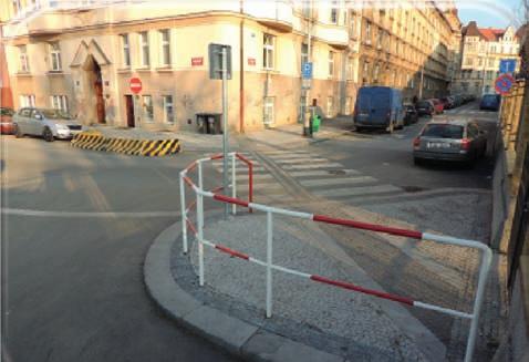 Korunní Jičínská Šrobárova U Sparty Nad Královskou oborou Nové chodníky byly postaveny v ulici Sámova, U vršovického nádraží, U záběhlického zámku (Praha 1).