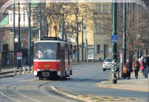 Snížení počtu míst se smíšeným provozem a liniové preference vozidel VHD se v případě tramvají dosahuje výstavbou tratí na samostatných tělesech, případně jejich oddělením od ostatního provozu