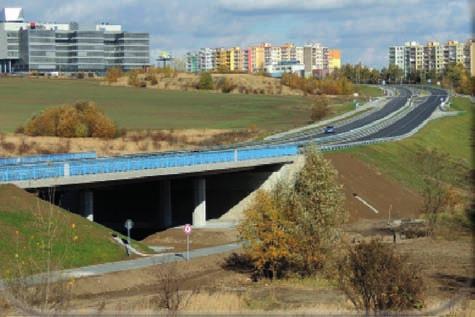 11 DOPRAVNÍ STAVBY A ÚDRŽBA KOMUNIKACÍ Dopravní stavby na území města jsou v rozhodující míře fi nancovány z kapitálové části rozpočtu hl. m. Prahy (viz kap.