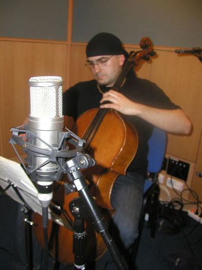 Zoufalý aranžér XXVII - smyčcová tělesa Jaké zkušenosti mají muzikanti Undergroundový romantik Josef Klíč má vskutku široký a rozporuplný záběr: Je koncertním mistrem orchestru Janáčkovy opery v