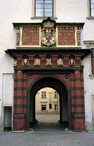 rakouského spolkového prezidenta - zbytek tvoří muzea: Museum Sisi, Schatzkammer (Klenotnice), Spanische Hofreitschule (Španělská