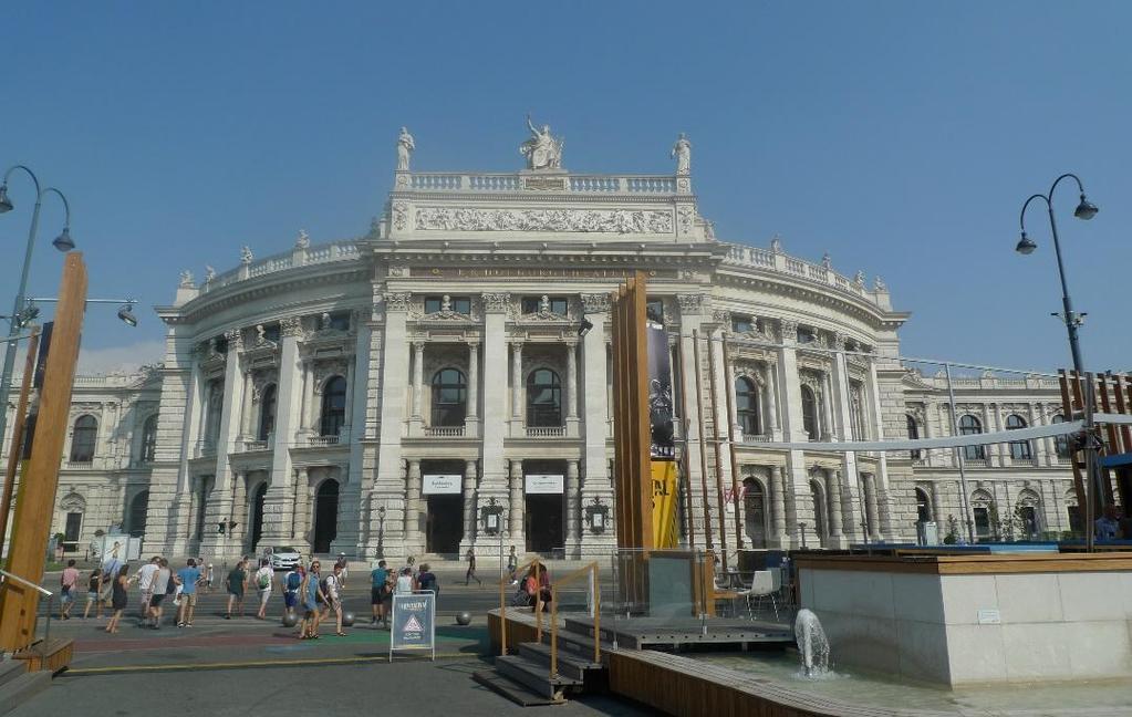 30. Burgtheater - rakouské národní divadlo - leží na Ringstraße