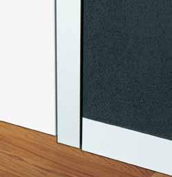 The floor in the entire flat, except for cleaning and storage premises and bathrooms, is in a wooden, oak design.