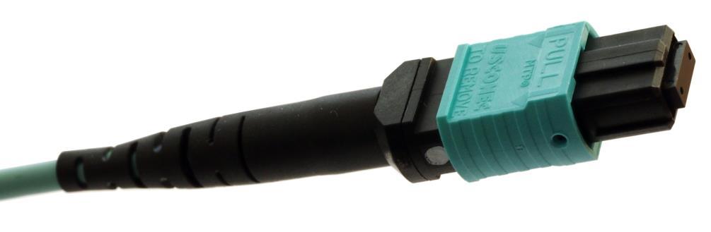 Obrázek konektor typu SC Pro rozhraní, kde je potřeba připojit více optických vláken, se používají optické konektory typu MPO.