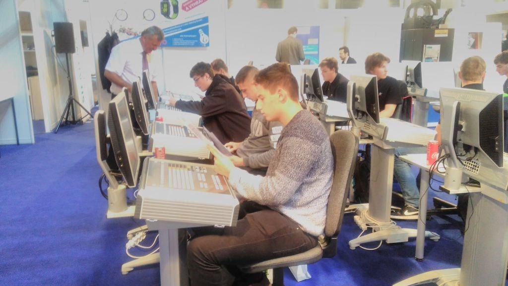 V hodnocení školy programu Excelence výsledky v soutěžích 2016-2017, jsme získali 9,02 bodů; můžete srovnat s jinými školami: http://www.excelence.msmt.