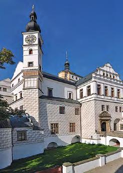 https://mapy.cz/s/1jsu9 Nenáročná projížďka vás zavede po málo frekventovaných silnicích a cestách na jihozápad od Pardubic a nabídne možná nečekané výhledy.