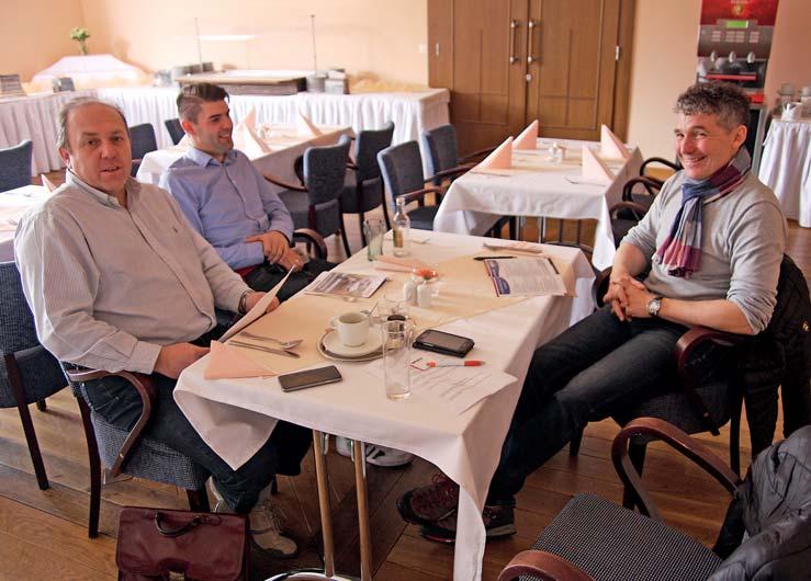 Přípravy konference jsou v plném proudu. Zleva ředitel MATRIX Automotive Jaroslav Švarc, Jan Motl a hlavní organizátor Petr Jílek ze společnosti WW8. scénáře celé konference.