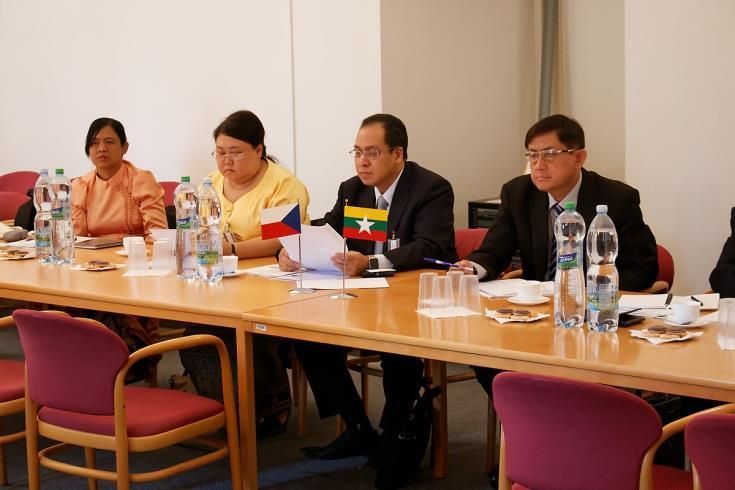 Myanmar v České republice 2016 2017 U