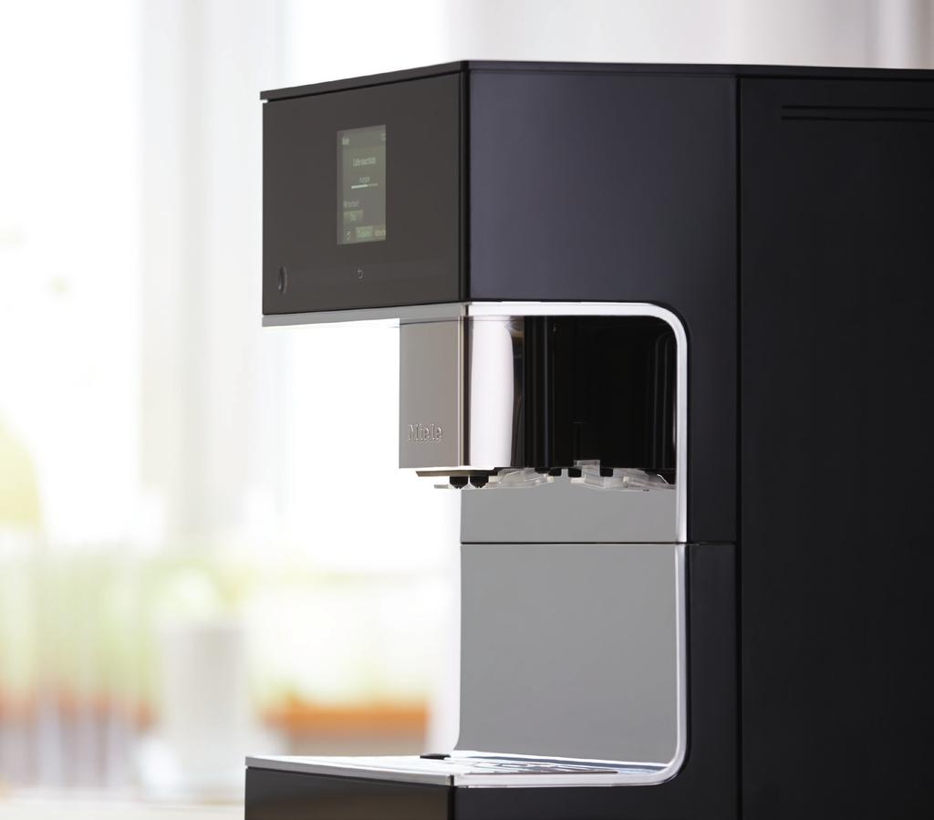 Požitek i pro oko. Kávovar Miele CM7 je stvořen pro labužníky stejně tak jeho design. Ušlechtilá konstrukce s čistými liniemi byla navržena ve stylu klasických italských přístrojů na výrobu espressa.