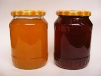 Kromě zdroje snůšky má na barvu medu vliv i barva, případně stáří plástů.