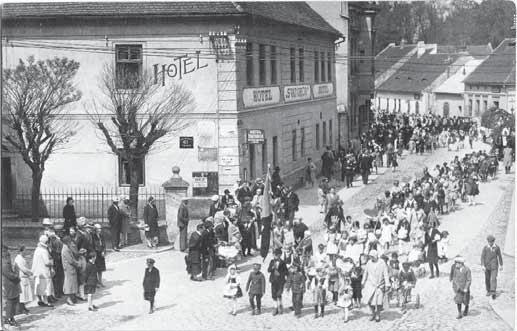 Ale hlavně zkrátili to minimálně o třetinu a to, PROČ jsme ten rozhovor s Igorem dělali, v něm vůbec není. Poslal jsem Igorovi několik rozhořčených SMS.