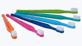 Prostředky domácí péče o ústní hygienu 8. Prostředky domácí péče o ústní hygienu Prostředky domácí péče o ústní hygienu se dělí na mechanické a chemické.