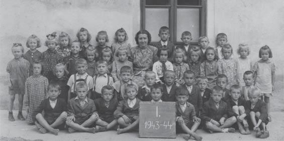 Všichni doufáme, že se nám podaří první místo v tabulce udržet i na konci soutěže, a tak získat možnost vrá t se po roce do Okresního Přeboru, který je sice po všech stránkách mnohem náročnější, ale