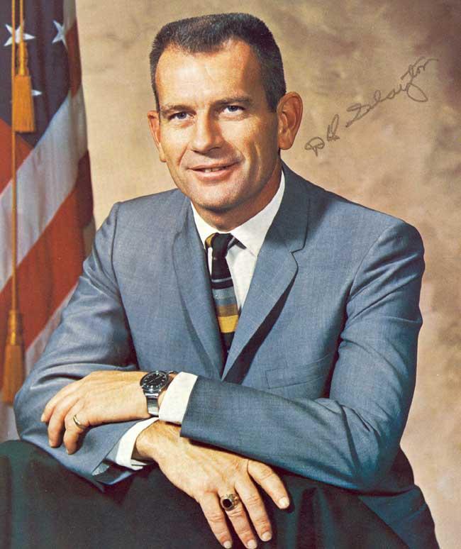 DOBÝVÁNÍ MĚSÍCE Výběr posádky Celkem 66 uchazečů se přihlásilo do astronautického výcviku v rámci programu Apollo. Po náročném výcviku zbylo 49 astronautů, kteří chtěli podniknout cestu na Měsíc.