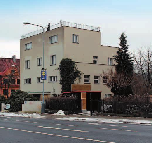 Město za vilu, vrcholné dílo architekta Heinricha Kulky, zaplatí 8,1 milionu korun. O záměru odkoupení jednalo zastupitelstvo už vloni v prosinci s tím, že se pokusí vyjednat nižší cenu.