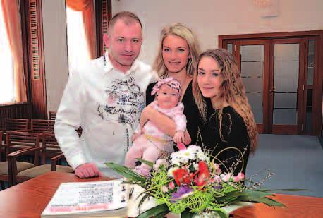 Zdraví, štěstí a lásku jim i v následujícím období přejí děti s rodinami. Vítání dětí Sobota 25