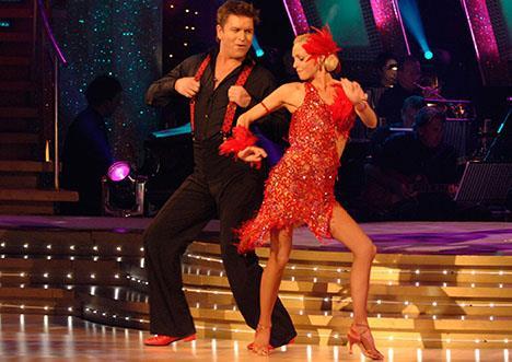 1.7.5 Jive (4/4 takt, 30-60 t/min) (obr. 11) Jive vznikl jako úprava swingových harlémových tanců. Mezi tyto tance patří například lindy-hop, swing nebo jitterbug.