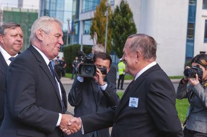 Prezidentská návštěva ve VITARu Prezidentská návštěva ve VITARu Text: Jitka Pethö Foto: Jiří Zápalka { 22 Jen tři zlínské firmy byly zařazeny do programu návštěvy prezidenta ČR Miloše Zemana ve