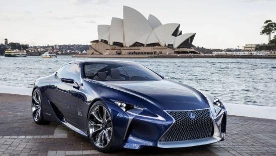 Lexus LC 500h Automobilka Lexus v návaznosti na světovou premiéru kupé LC 500 V8 představila svůj zbrusu nový model LC 500h na mezinárodním autosalonu 2016 v Detroitu.