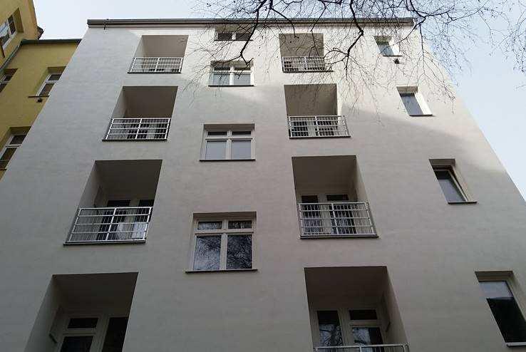 Č. Popis Cena Prodej činžovního domu 530 m² Činžovní dům se nachází v blízkosti středu města Brna, v oblasti, kde dnes dochází k revitalizaci obytné čtvrti.