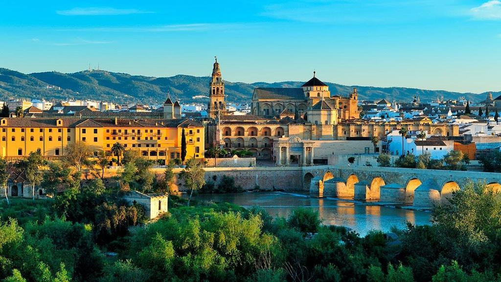 Córdoba Jedno z nejkrásnějších španělských měst, které bylo ve své době největším městem Evropy a hlavním městem