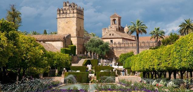 Alcazar de los Reyes Cristianos je pevnost křesťanských králů vybudovaná po reconquistě. Medina azahara ruiny slavného paláce z 10. stol.