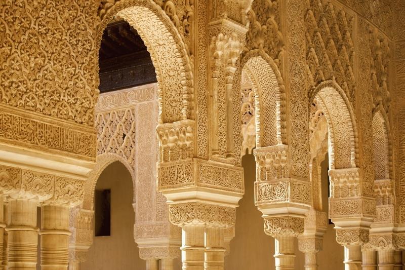 Maurská architektura Andaluské architektonické skvosty uchvátily již mnoho cestovatelů. Ve stavbách se snoubí islámské a křesťanské umělecké cítění.