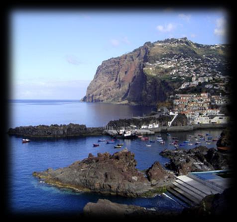 pěšinách můžete podnikat túry po horách, vidět nespočet druhů květin (typických pro ostrov Madeira) a divoké zvěře, čekají vás i vodopády nebo zavlažovací kanály - levády.