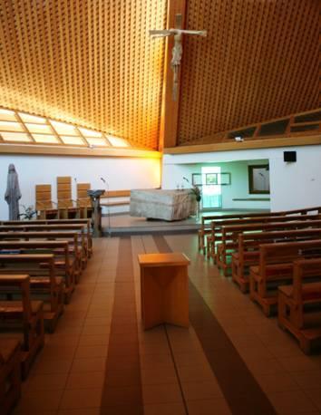 11. Kostel Neposkvrněného početí Panny Marie v Praze- Strašnicích 2.1.4 Zpovědní místnost V kostele je zapotřebí vhodného místa pro svátost smíření.