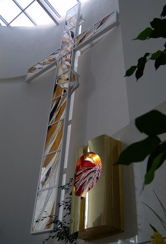 45 Církev uznává pouze dvě svátosti, křest a eucharistii. 46 Základním prvkem je bohoslužba, kde je hlavní náplní čtení z Bible s kázáním a slavení večeře Páně.