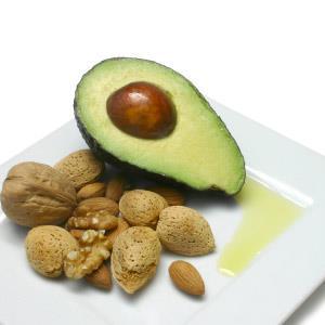 VITAMÍN E (Tokoferol) Potravinové zdroje: rostlinné oleje, ořechy, tmavá zelenina, vnitřnosti, vejce, mléko Hlavní funkce: antioxidant,