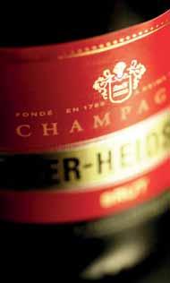Od svého vzniku je šampa ský d m známý i svou aktivní podporou sv tových um leckých projekt a módních dom.