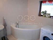 2.3.2 Srovnávací nabídka 1) Pouzdřany, okres Břeclav, započitatelná plocha 165 m 2, výměra pozemku 397 m 2 Rodinný dům v obci Pouzdřany.