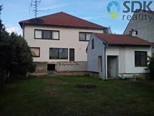 STATIKUM s. r.o. 2698-222-2017 2) Strachotín, okres Břeclav, započitatelná plocha 274 m 2, výměra pozemku 540 m 2 RD 6+1 Strachotín. Nabízíme dvoupatrový RD 6+1 v klidné části obce.