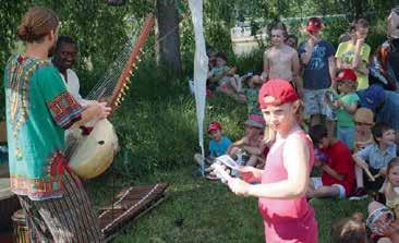 V neposlední řadě je rope skipping zábava a samozřejmě musí děti spolupracovat, aby se sestava vydařila. Takže trénují i týmovou spolupráci a komunikaci.