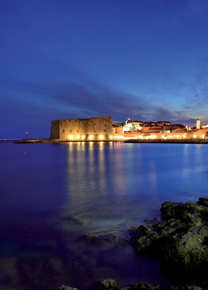 36 PO STOPÁCH STARÝCH KAPITÁNŮ JIHODALMATSKÁ STOPA 6 Dubrovnik 5 Stopy starých kapitánů vedou oblastí plnou bouřlivých historických událostí a bitev za svobodu, oblastí, kde se odedávna rozvíjel
