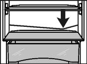 Přívod vody pro IceMaker se provádí přes nádrž na vodu v chladicím prostoru (viz Celkový pohled na přístroj). Když je nádrž na vodu prázdná, svítí symbol Nádrž na vodu Fig. 2 (20).