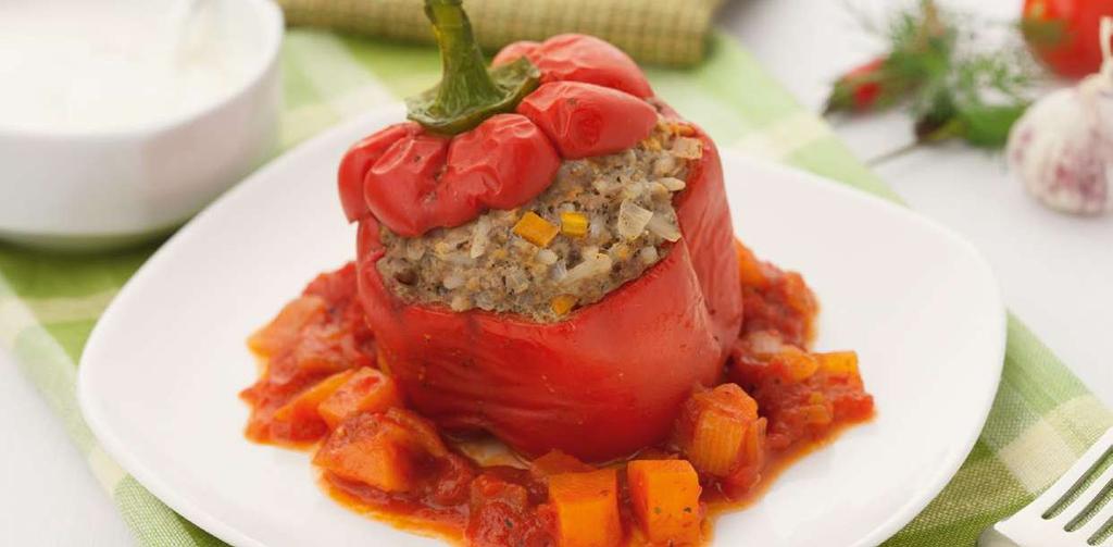 Mleté hovězí maso 300 g Uvařená rýže 500 g (3,5 odměrky*) Větší cibule 1 ks () Menší mrkev 1 ks (50 60 g) Velké rajče 1 ks (60 70 g) Střední papriky 4 ks (680 800 g) 400 ml Sůl a pepř dle potřeby