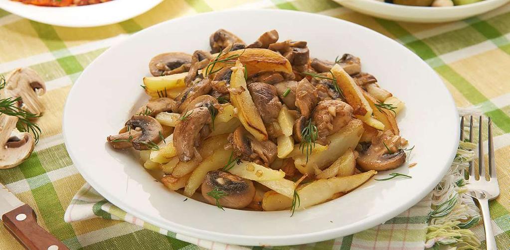 Středně velké brambory 4 5 ks (200 300 g) Čerstvé žampiony 300 400 g Středně velké cibule 2 ks (asi 150 g) Česnek 2 stroužky Slunečnicový olej 2 lžíce Stredne veľké zemiaky 4-5 ks (200-300 g) Čerstvé
