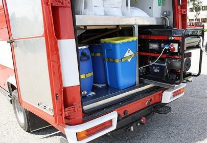 Obrázek 10: Vybavení zadní části automobilu TACH[8] Tabulka číslo 1: Ochranné prostředky TACH Ochranné prostředky OPCH 90 Tyvec Microguard Oděv proti agresivním kapalinám Rybářské kalhoty prsačky,