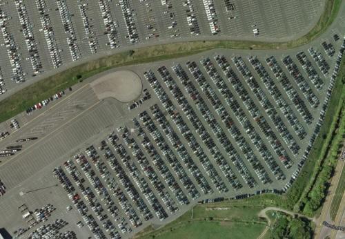V dalším obrázku vidíte jen pár stovek Citroenů zaparkovaných v Corby, Northamptonshire v Anglii.