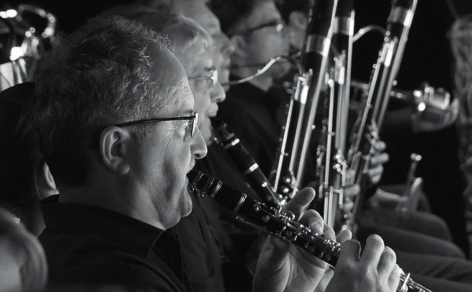 MK3 So 25/11/2017, 19.30 hodin MICHAEL JACKSON SYMPHONY Mimořádné koncerty Koncerty mimo předplatné 54/55 Král popu s duší dítěte, který si nezapomněl hrát a svou hudbou rozjasňoval svět.
