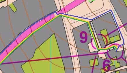 Kvalita GPS signálu v městských parcích a otevřených oblastech je na podobné úrovni jako na obrázku testu kvality GPS signálu v lesních otevřených prostorech.