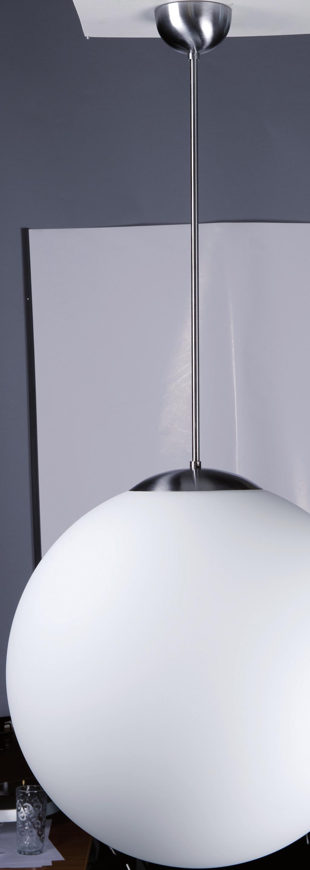 32 E L ARIA 4 Svítidlo tvoří tyčový závěs a skleněné stínítko TRIPLEX OPAL The lighting fitting consist of the steel bar and the glass shade TRIPLEX OPAL ie Leuchten bestehen aus einer
