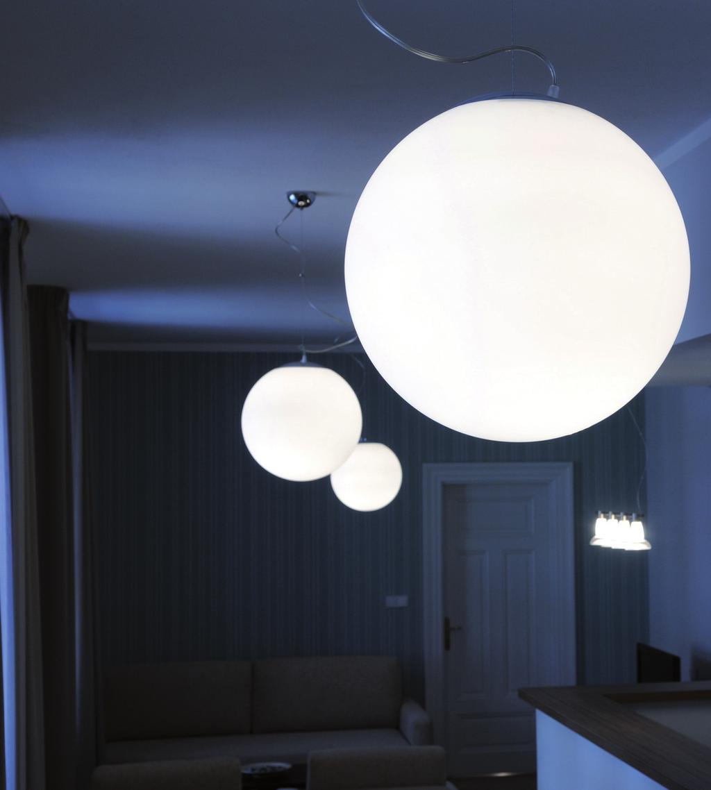 34 E L ARIA L1, L2 230V IP40 Svítidlo tvoří lankový závěs a skleněné stínítko TRIPLEX OPAL The lighting fitting consist of the wire pendant and the glass shade TRIPLEX OPAL ie Leuchten bestehen aus