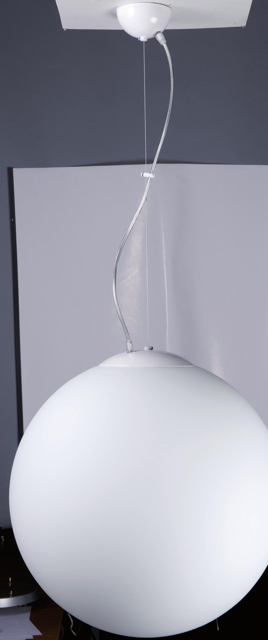 36 E L ARIA L4 230V IP40 Svítidlo tvoří lankový závěs a skleněné stínítko TRIPLEX OPAL The lighting fitting consist of the wire pendant and the glass shade TRIPLEX OPAL ie Leuchten bestehen aus einer