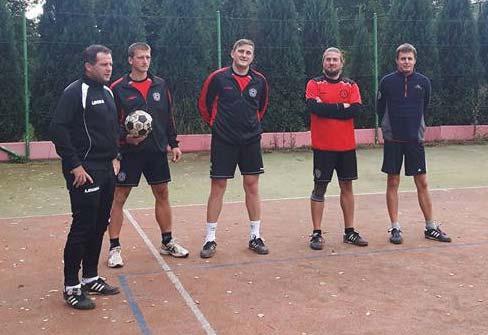 TJ Vítkov nohejbalový oddíl Turnaje V letošním roce jsme se zúčastnili opět několika turnajů, jedním z nich byl i zářijový turnaj v Praze na Střeleckém ostrově, kde jsme v nabité konkurenci 16